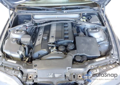 2004 BMW 325Xi z USA, uszkodzony, nr VIN WBAEU33464PR06058